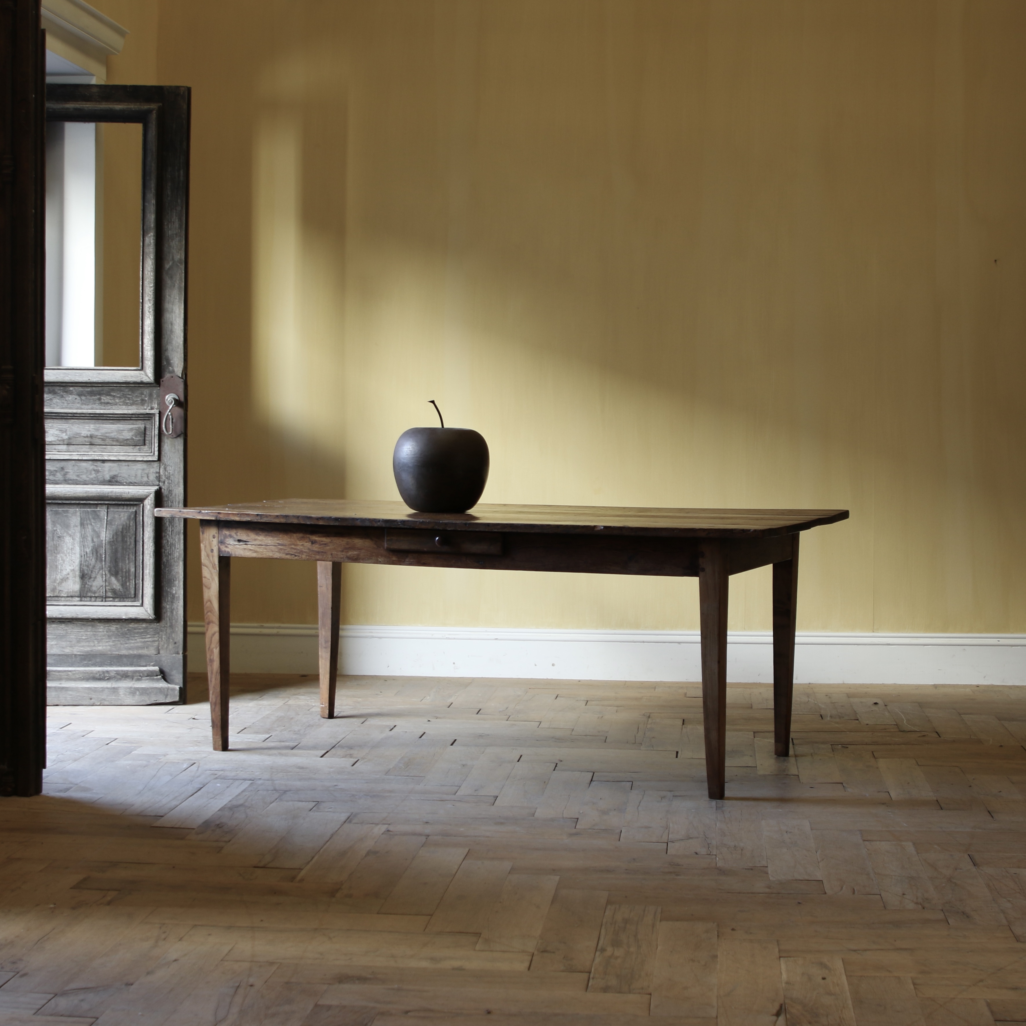 154-86 - French Provincial Dining Table